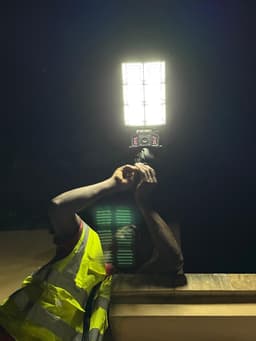 Holofote a Energia Solar - Imagem 13